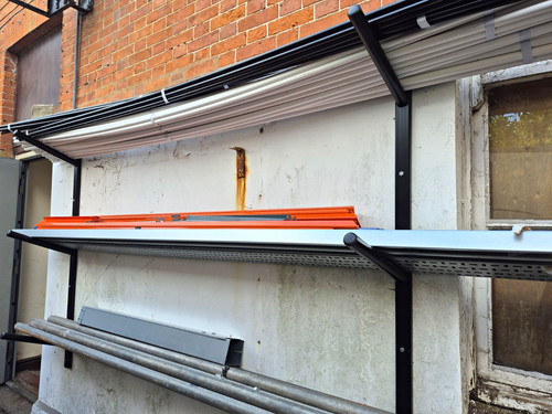 Black metal shelving brackets - black,